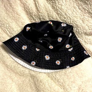 Reversible bucket hat